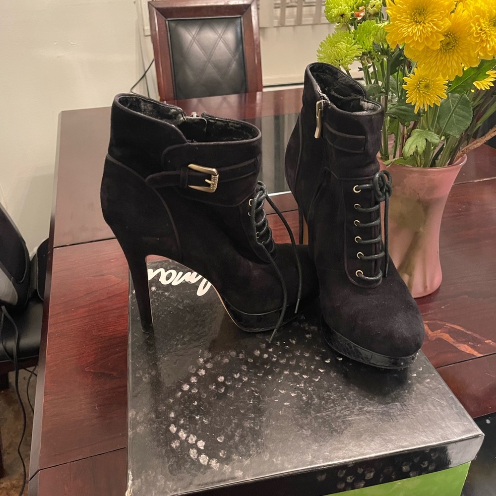 Black suede Sam Edelman high heel